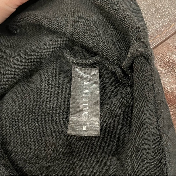 Colorblock Sweater - Picture 7 of 8